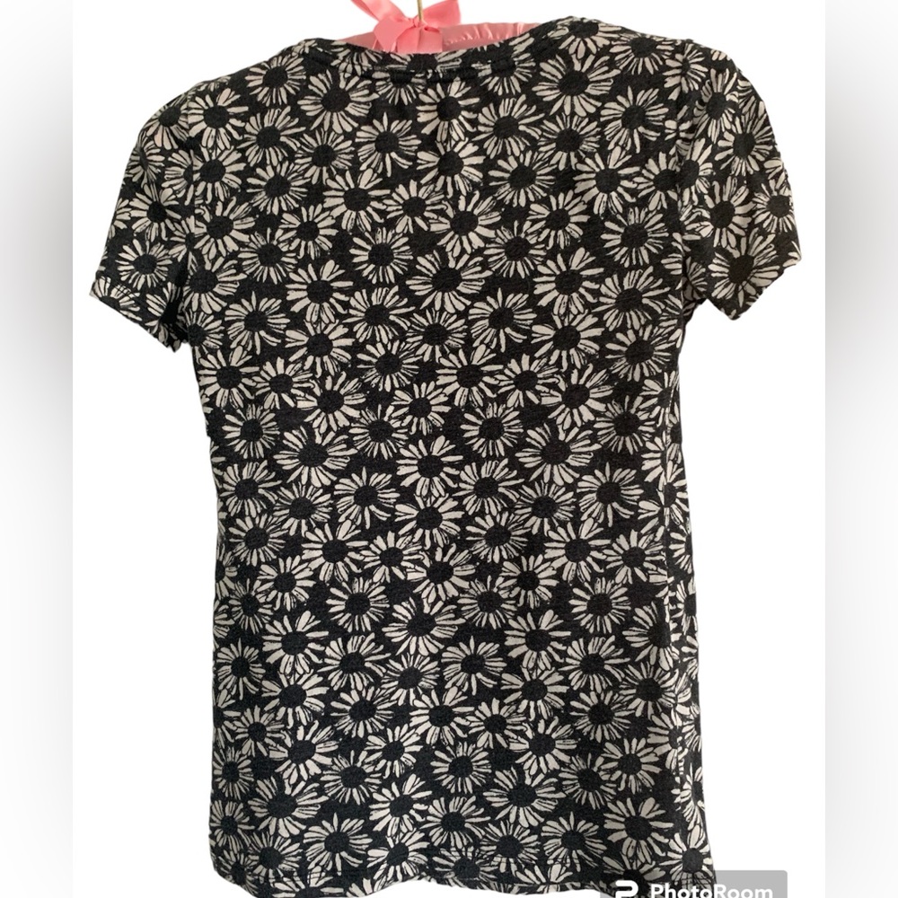 Soft daisy patterned tee - Picture 2 of 3
